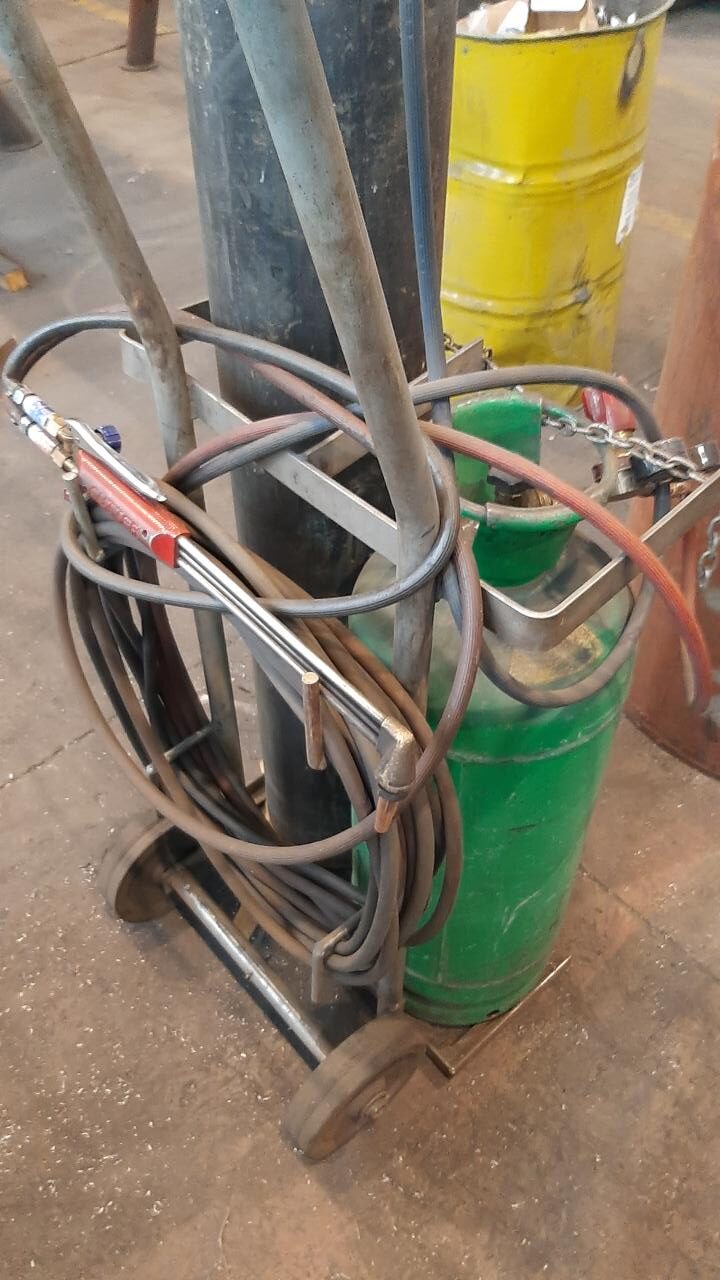 Cutting torch with LPG
