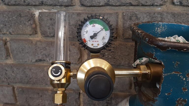 Regulator connected to gas cylinder