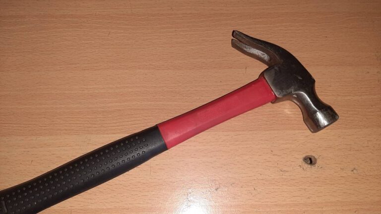 Small claw hammer