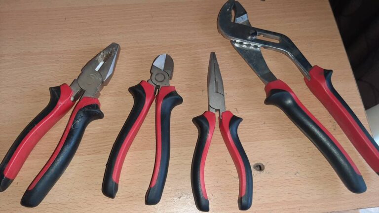 4 main different pliers