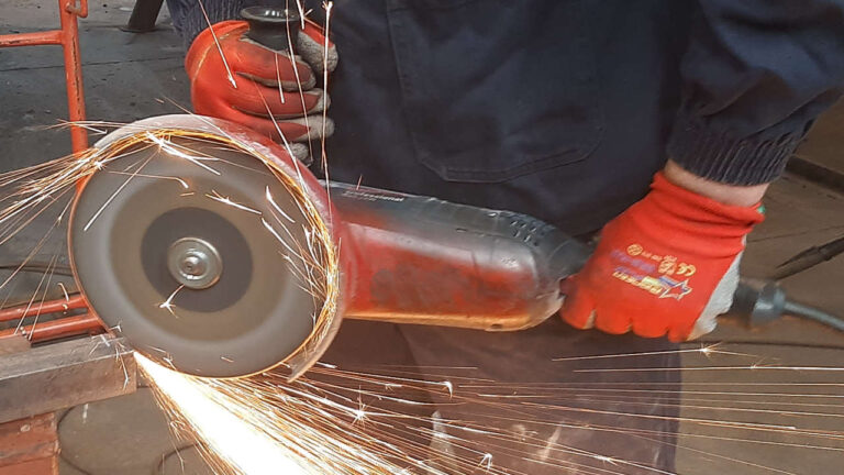 Cutting with an angle grinder