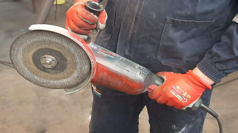 How to hold a angle grinder properly grip position