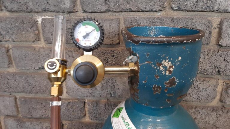 Gas regulator connected to MIG gas